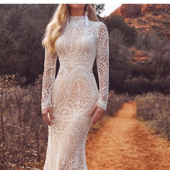 Never Worn Wedding Dress - Picture 1 of 2